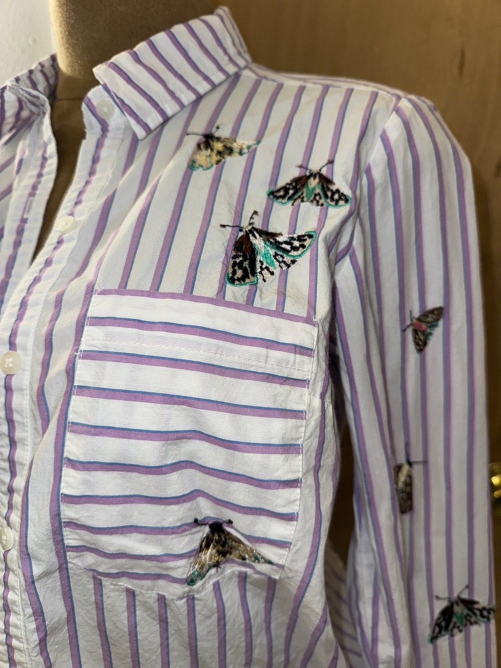 ANTHROPOLOGIE MAEVE Butterfly Embroidered Button Down Stripe Shirt, relaxed XS - Picture 4 of 13